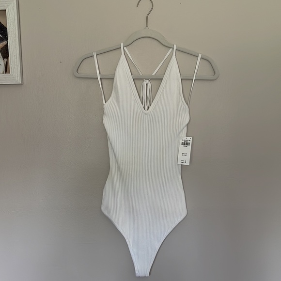Abercrombie & Fitch Elevated Ribbed Halter Bodysuit - Picture 7 of 10